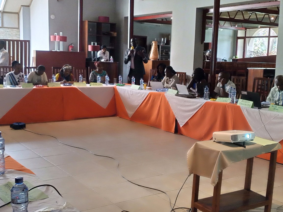You are currently viewing Avec l’appui de FEMNET à travers OXFAM : 30 organisations réfléchissent sur l’évolution des politiques macro-économiques féministes en RDC